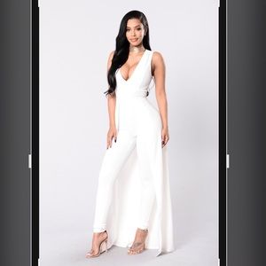♥️Fashion Nova Formal Ivory/White Jumpsuit